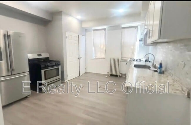 Building Photo - 623 N 64th St