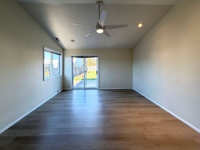 Building Photo - 1378 T St