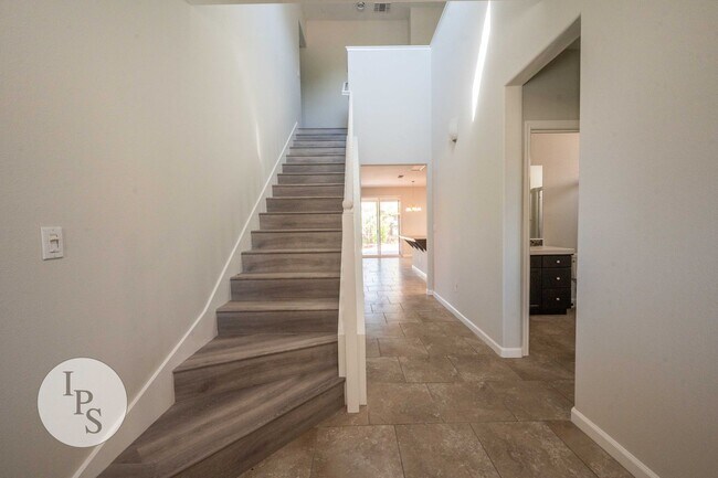 Building Photo - Clovis Eastside Home, 4BR/3BA, Built 2017 - Lots of Amenities!