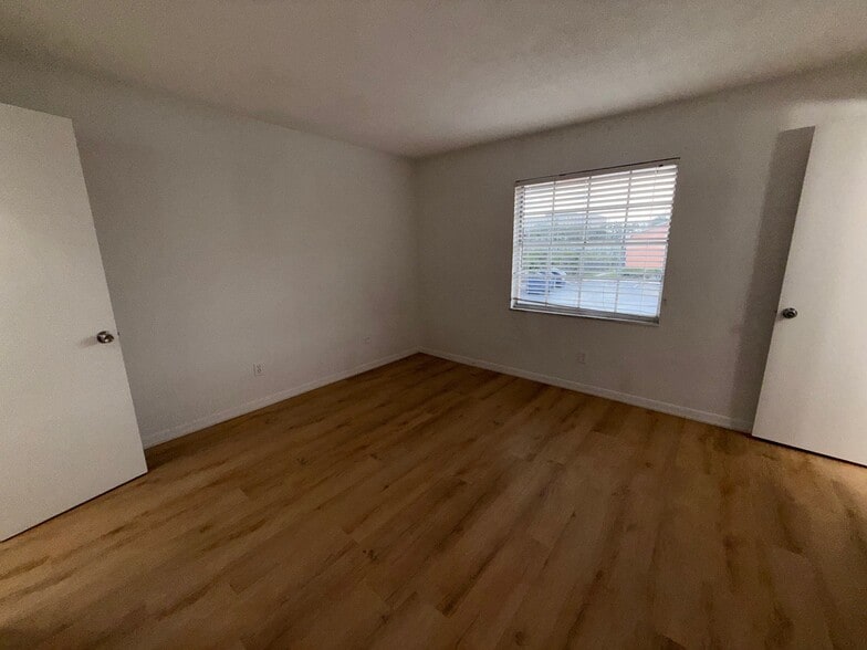 Building Photo - 1667 Weston Oaks Dr