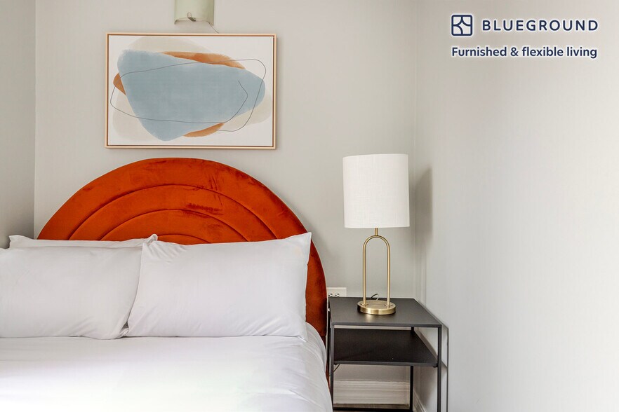 Building Photo - 240 W 73rd St