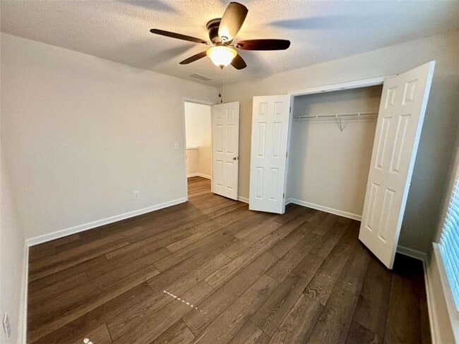 Building Photo - 10920 Glenbarr Dr
