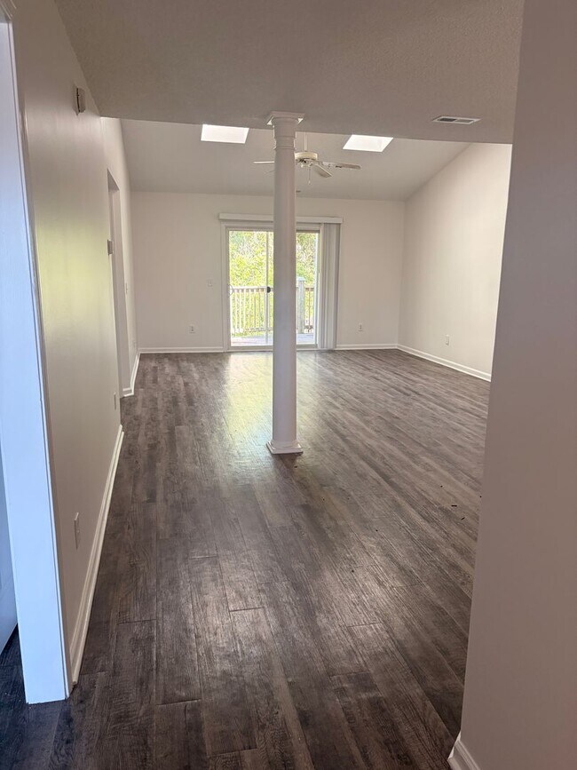 Building Photo - 4617 McClelland Dr