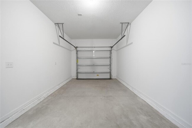 Building Photo - 6155 Daerr Rdg St