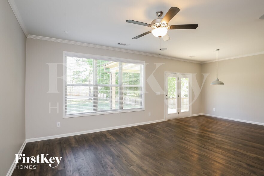 Building Photo - 122 Candler Park Dr