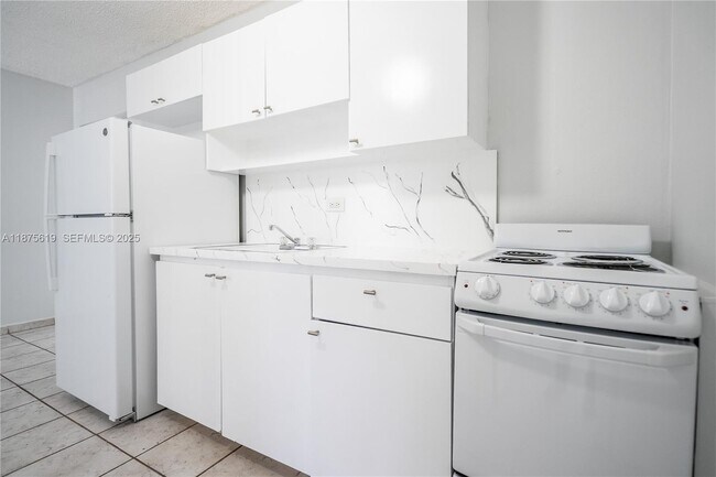 Building Photo - 6650 Miller Dr