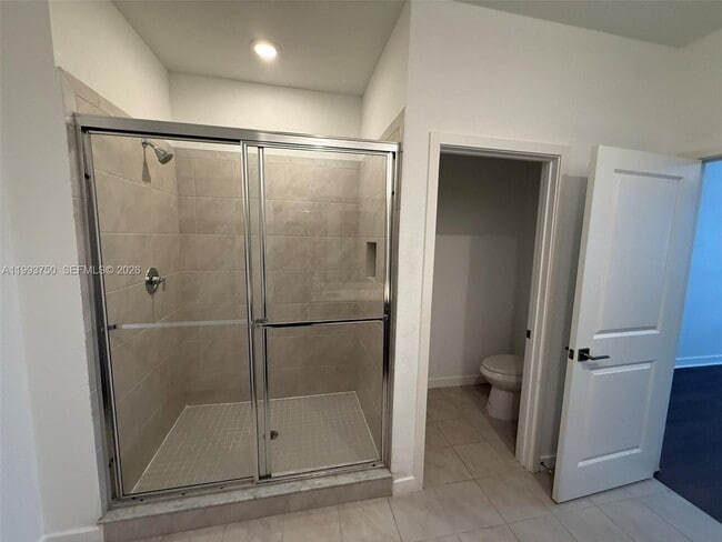 Building Photo - 8694 Via Mar Rosso