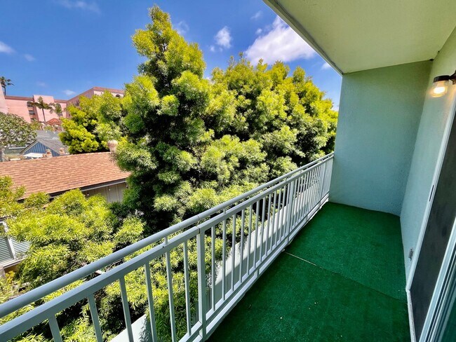 Building Photo - Great 2B 2BA Condo in Pacific Beach