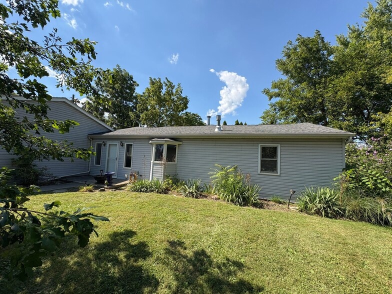 Primary Photo - 224 Beach St