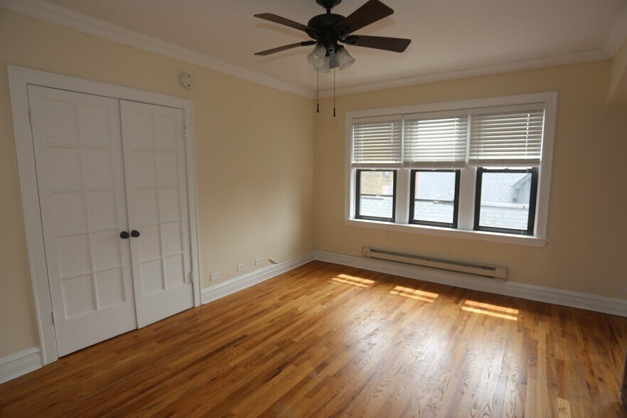 Building Photo - 4725 N Hermitage Ave