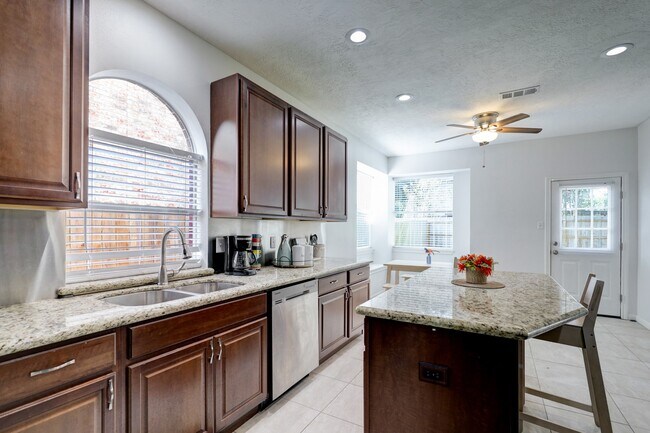 Building Photo - 13710 Wheatbridge Dr