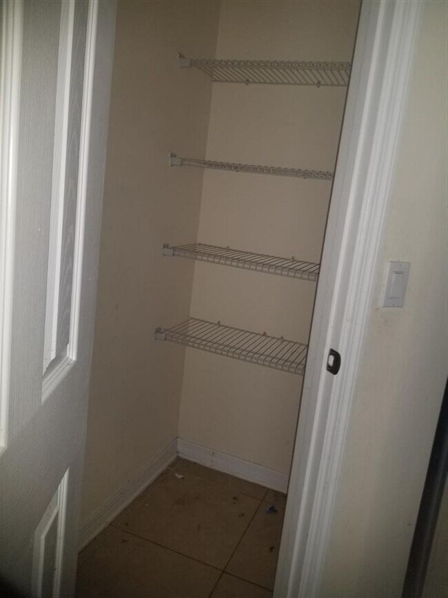 Building Photo - Move in Ready Home in Great Location