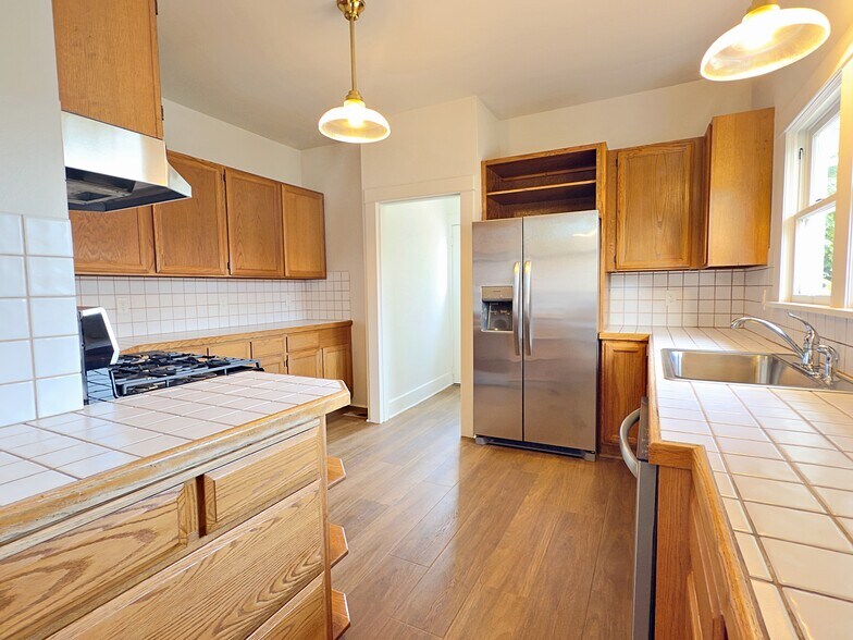 Building Photo - 125 NE 84th Ave