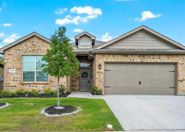 Primary Photo - 8916 Old Rawhide Ln