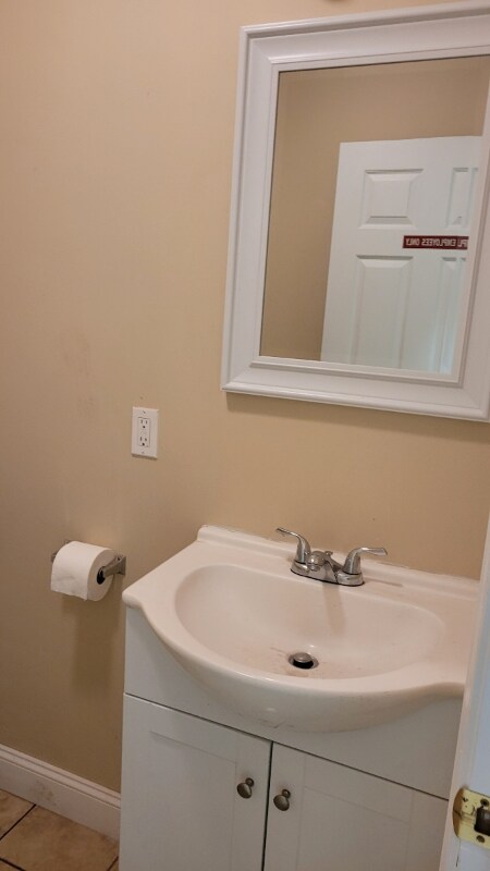 Building Photo - 172 S Maple St