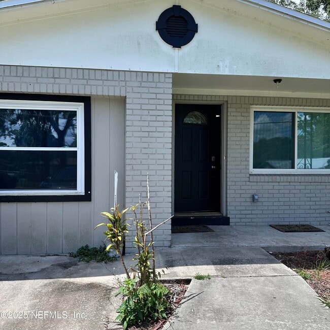 Building Photo - 536 Blairmore Blvd W