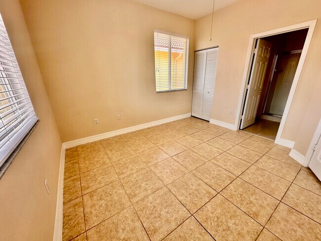 Building Photo - 44 SE Sedona Cir