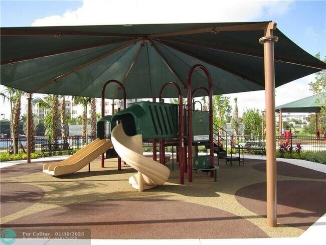 Building Photo - 3900 Oaks Clubhouse Dr