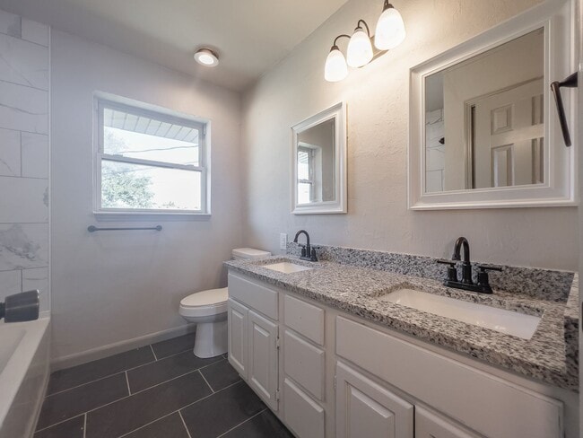 Building Photo - This Perfect Home Awaits!