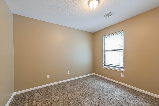 Building Photo - 4645 Knoxville St