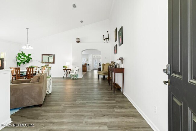 Building Photo - 3139 Ashgrove Rd