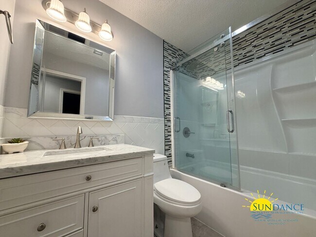 Building Photo - Stunning 3 Bedroom Home in Mary Esther-Near Hurlburt Field AFB!