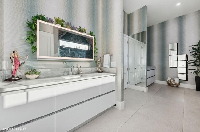 Building Photo - 8533 N Native Dancer Rd