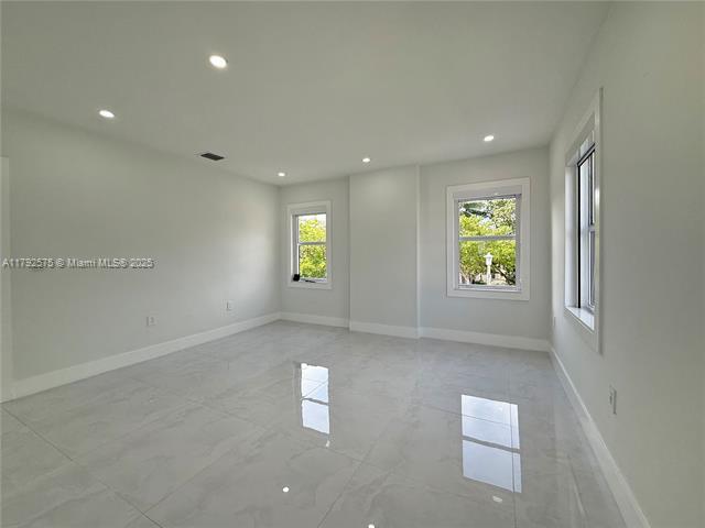 Building Photo - 927 SW 18th Ave