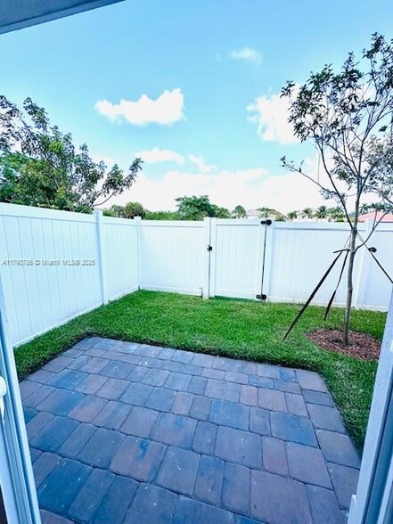 Building Photo - 259 SW 169th Ln