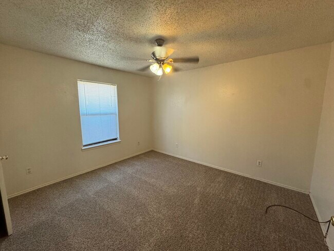 Building Photo - 11 Wagnon Dr