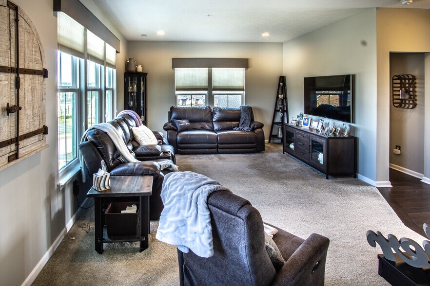 Building Photo - 4056 Overview Dr
