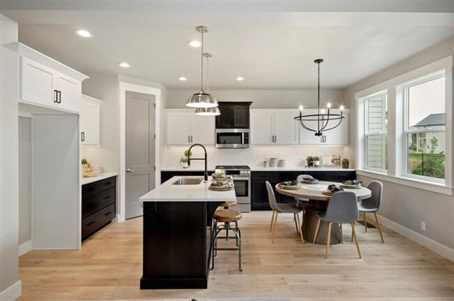 Building Photo - BRAND NEW HOME!!  4 Bedrooms, 3 Baths, Large Open Floor Plan!  Perfect Location, Must See!