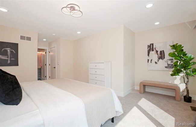 Building Photo - 1174 Smart Town Dr
