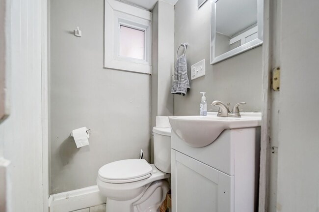 Building Photo - Clifton House For 2026-2027!