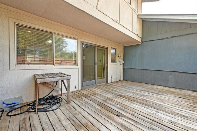 Building Photo - 5920 Little Creek Trail