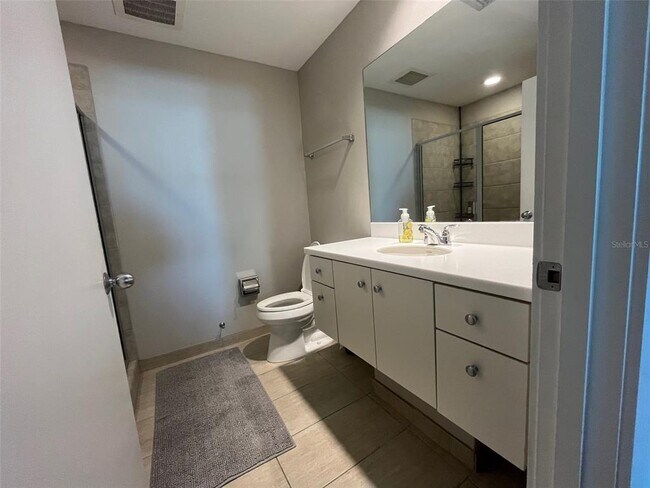 Building Photo - 1208 E Kennedy Blvd