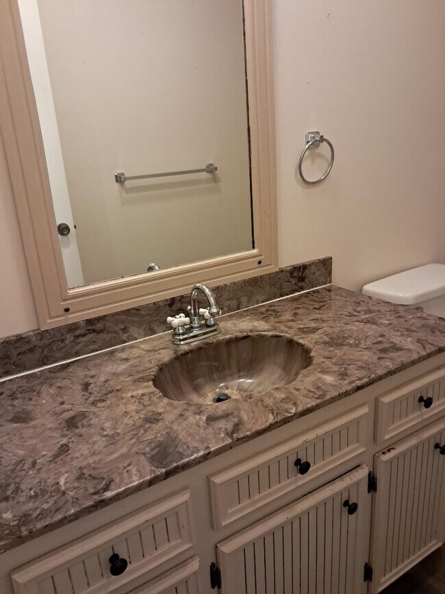 Building Photo - 1706 Ridgewood Dr