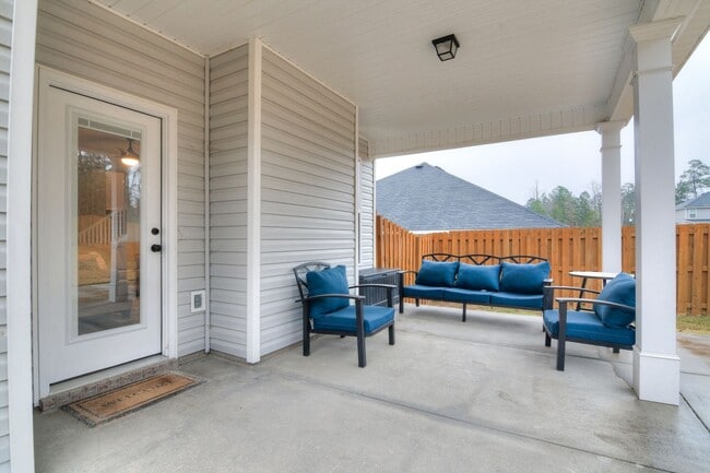 Building Photo - Haynes Station - 4 Bedroom 2.5 Bath