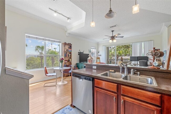 Building Photo - 740 Mainsail Dr
