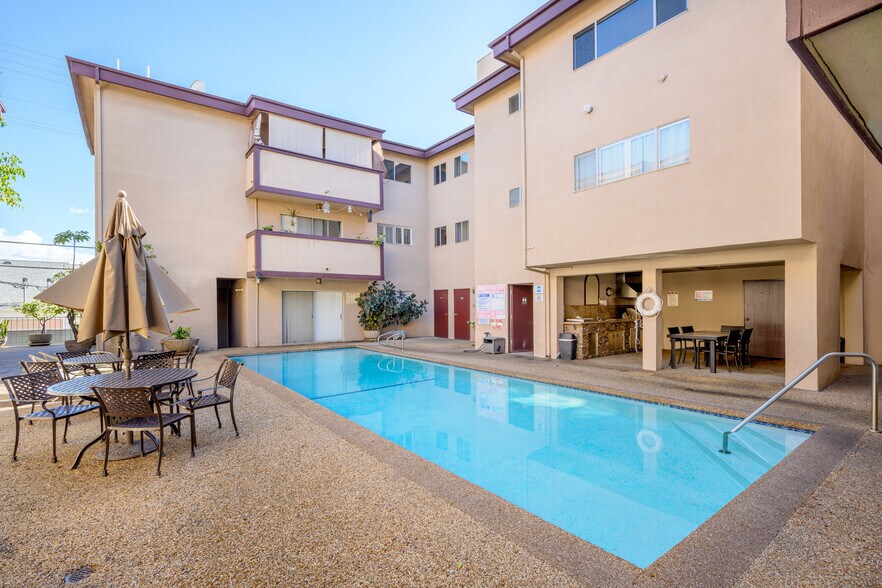 Building Photo - 310 N Jackson St