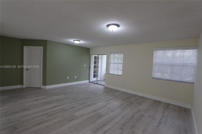 Building Photo - 2890 N Oakland Forest Dr