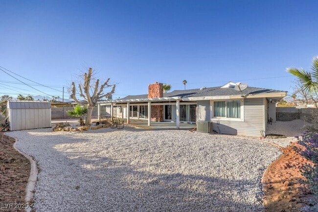 Building Photo - 3701 Pyramid Dr