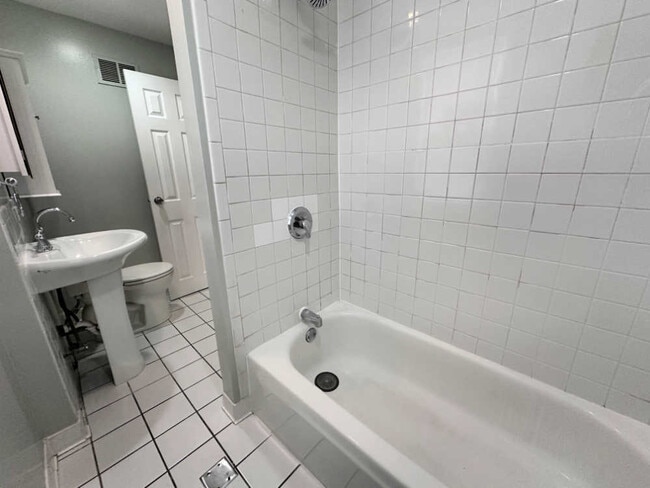 Building Photo - 4453 N Kilbourn Ave