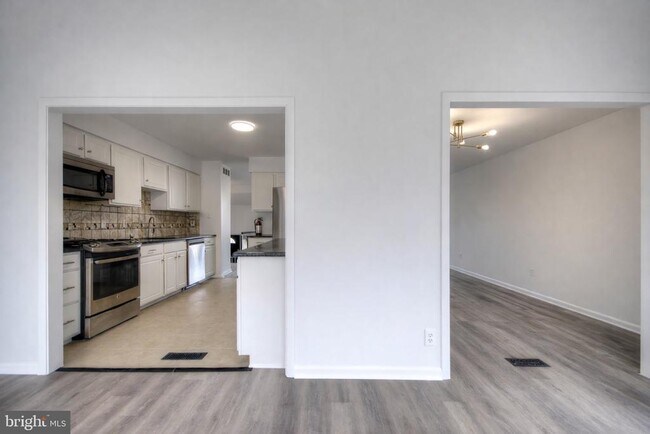 Building Photo - 49 Brambling Ln