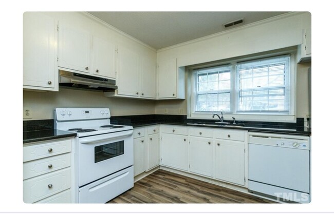 KITCHEN - 1333 Garden Crest Cir