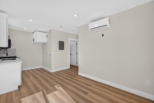 Building Photo - 8951 Woodley Ave