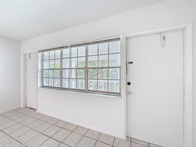 Building Photo - 5208 NE 24th Terrace