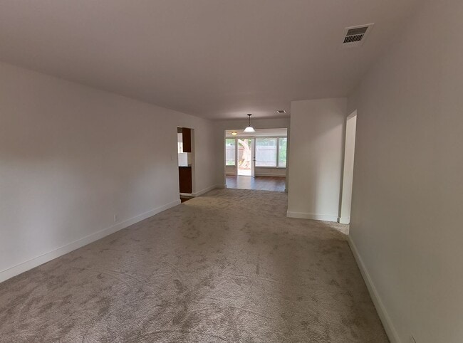 Building Photo - Darling Home on Darlene!