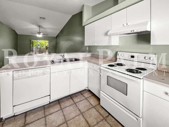 Building Photo - 1909 SW Santa Barbara Pl