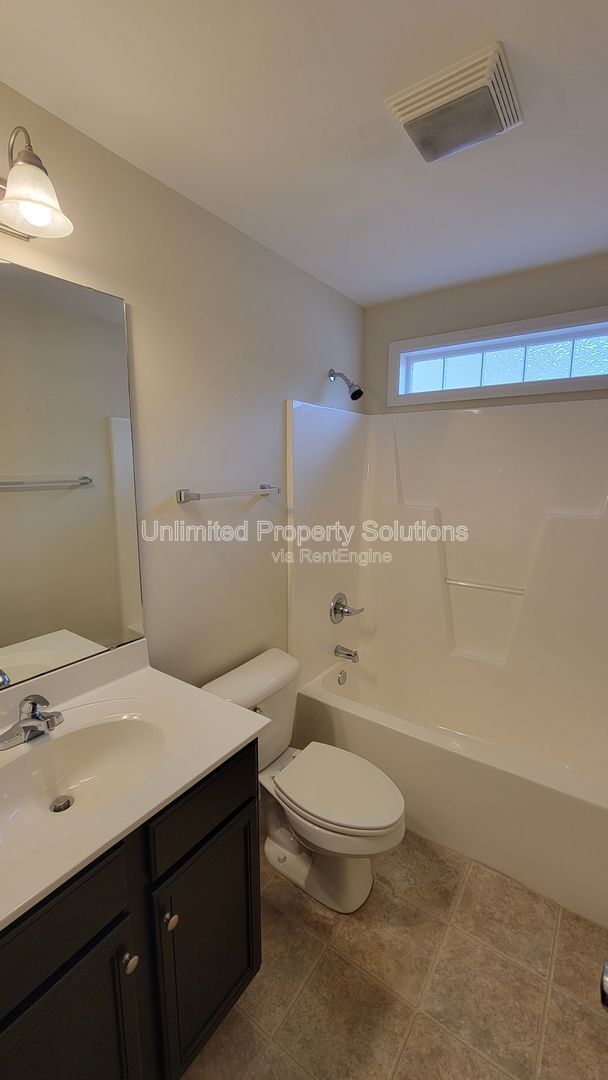 Building Photo - 226 Chambers St